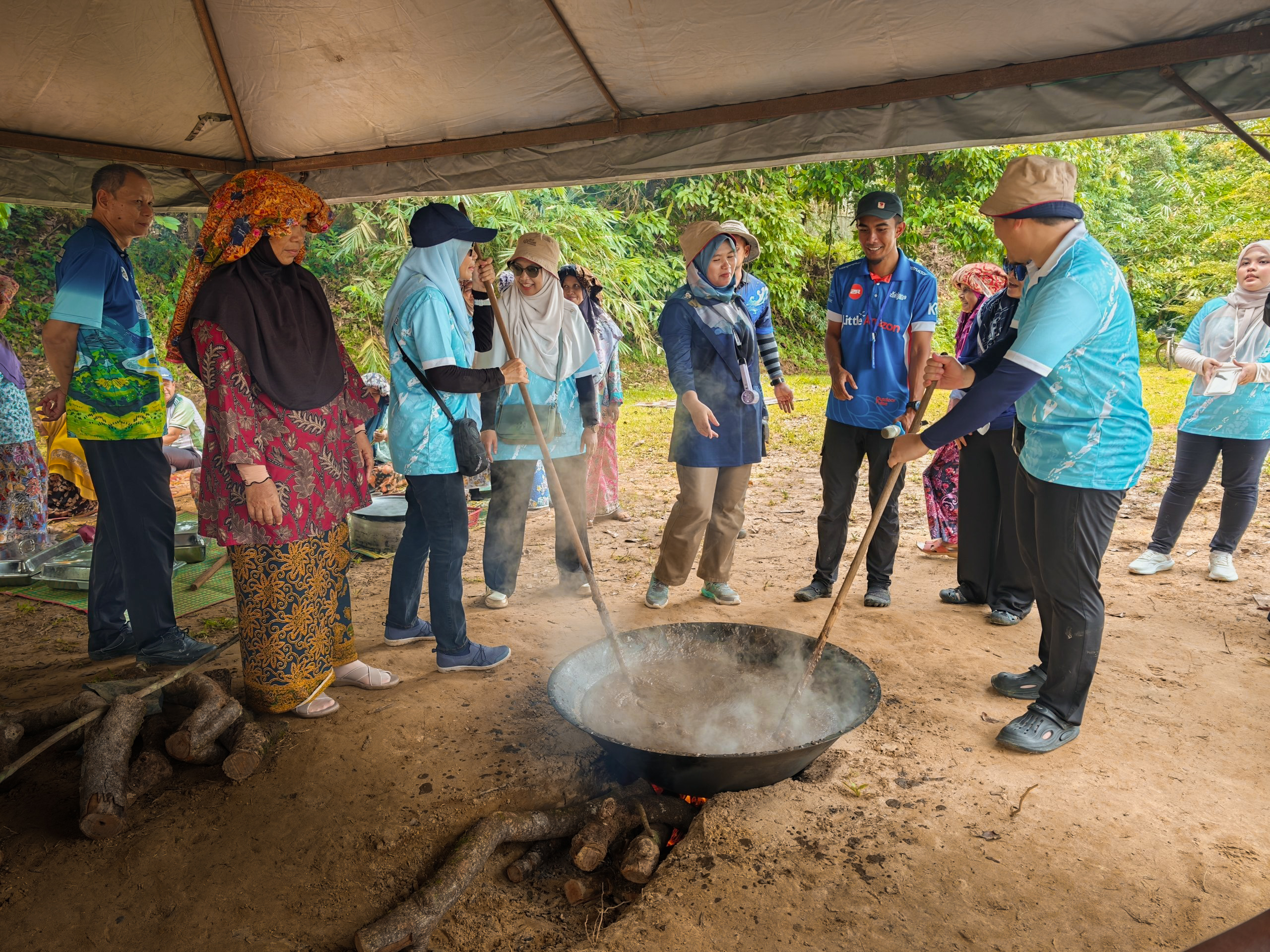Aktiviti bersama komuniti
