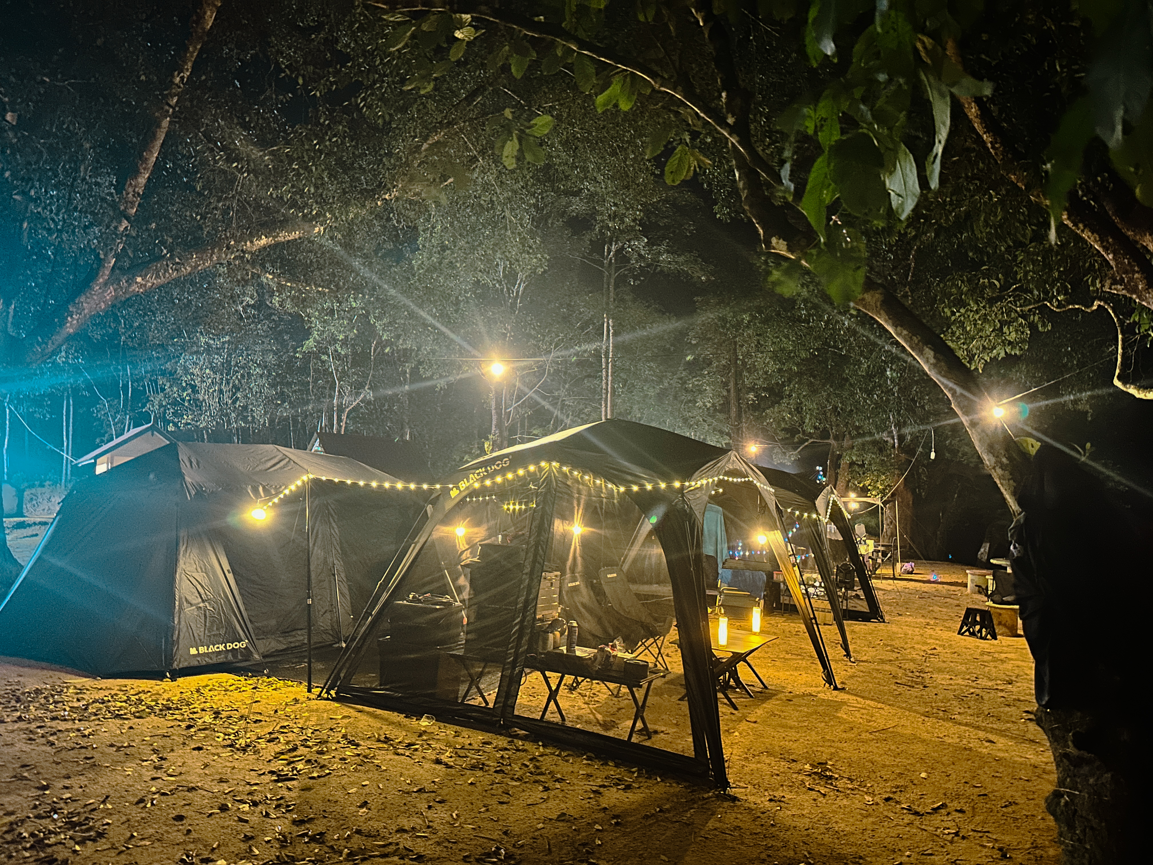 Khemah di kawasan yang tenang dan damai